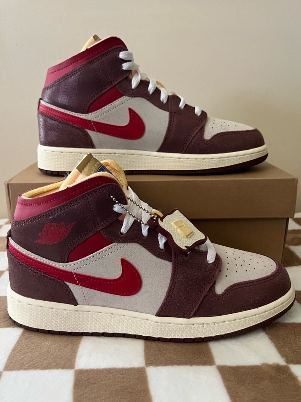 Nike Air Jordan 1 Mid SE GS Sneakers Bread Butter and Sole HF3196-100 Youth Sz 6